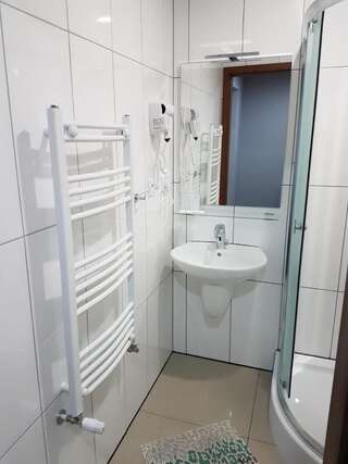 Отель Hotels Odra Нова-Суль Трехместный номер с ванной комнатой-4